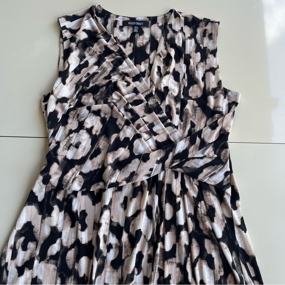 Ellen Tracy Brown and Black Floral Abstract Fit & Flare Dress US PL - Picture 3 of 7